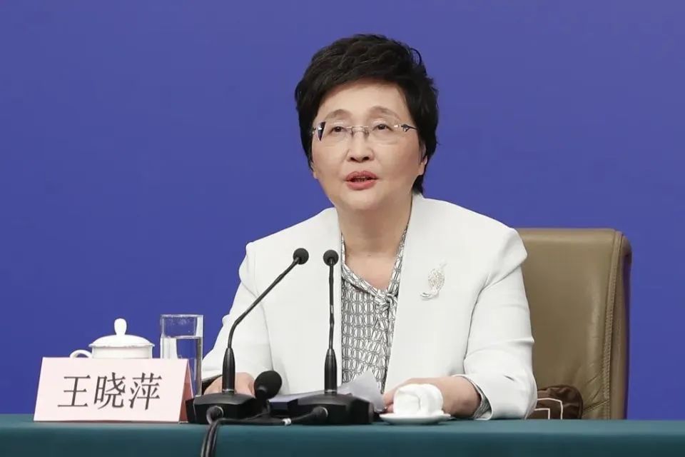 人社部部长王晓萍：将实施“技能照亮前程”培训行动