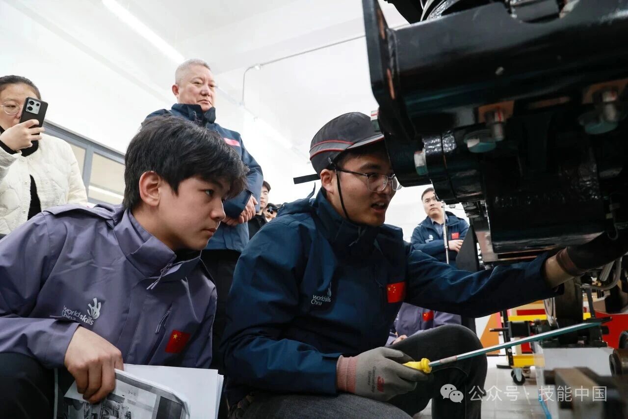 第 48 届世界技能大赛轨道车辆技术项目中国集训队技术交流活动在浙江交通技师学院举行